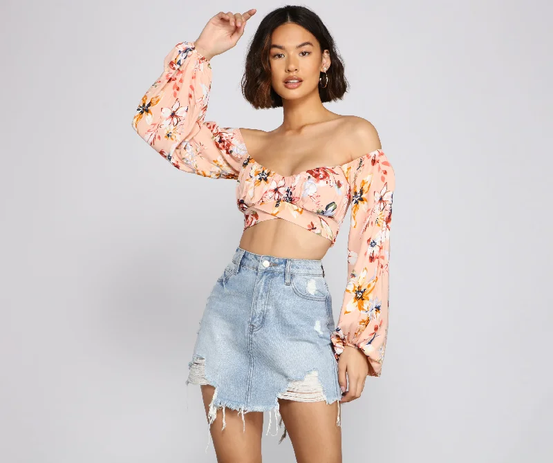 Weekend Deals That Thrill Flirty In Floral Crop Top