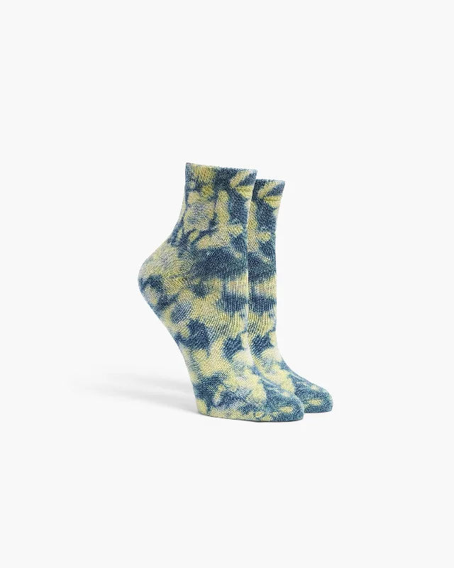 Shop the Weekend Away Women's Ocean Wave Recover Ankle Socks