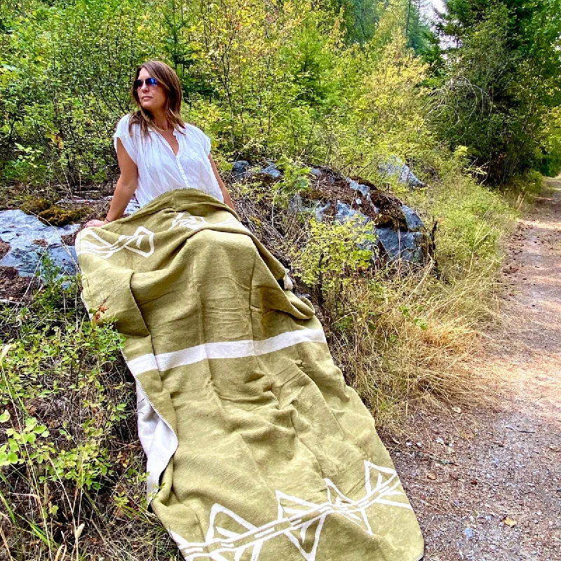 Deal of the Day True North Beaverhead Blanket