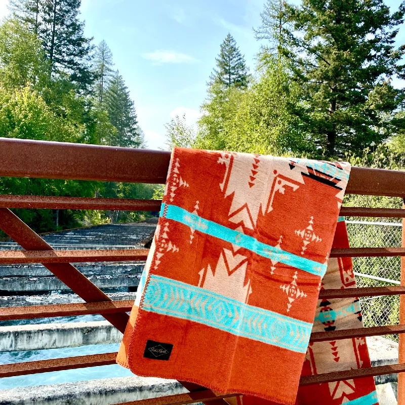 Hot Buy True North Powderhorn Blanket
