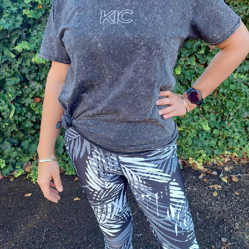 Weekend Discounts to Enjoy Yoga Capri Leggings in Mono Tone Tropical Palm Print