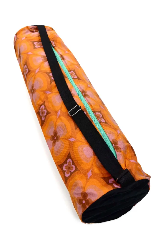 Weekend Deals That Dazzle Yoga Mat Bag | Seventies Flowers - Green | Size XL