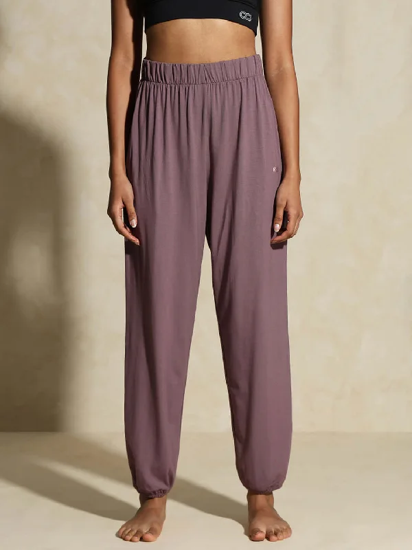 Weekend Specials to Indulge In Yogini Stretch Pants Mulberry
